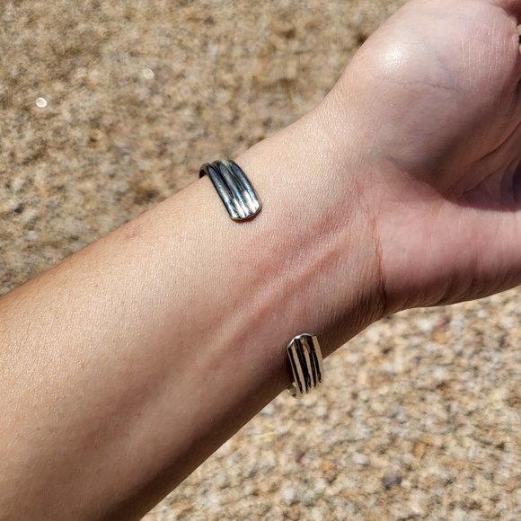 Navajo Silver Plated Oval Sleeping Beauty Turquoise Studded Handmade Bracelet - Picture 7 of 9